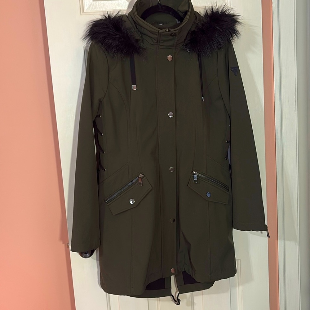 Guess medium weight coat: olive green: black fur lined removable hood